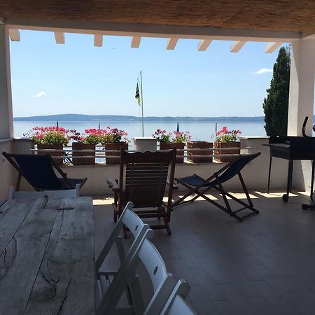 Verde Blu Lakefront Boutique Holiday Apartments Тревиньяно-Романо Номер фото