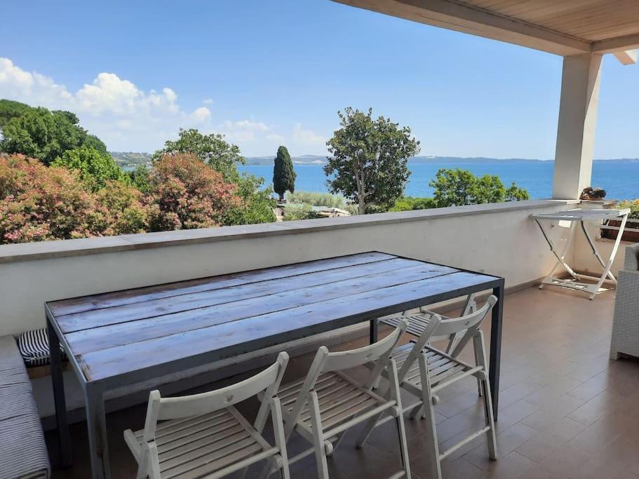 Verde Blu Lakefront Boutique Holiday Apartments Тревиньяно-Романо Экстерьер фото