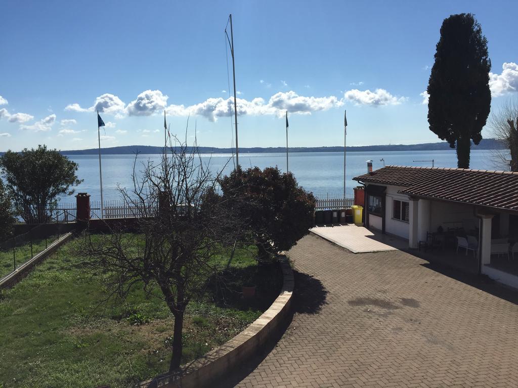 Verde Blu Lakefront Boutique Holiday Apartments Тревиньяно-Романо Экстерьер фото