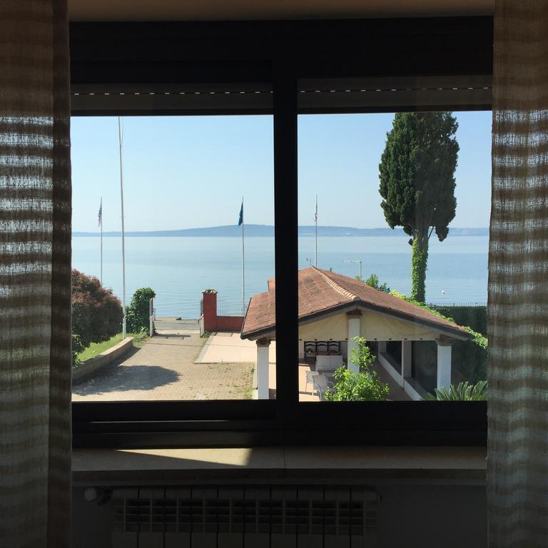 Verde Blu Lakefront Boutique Holiday Apartments Тревиньяно-Романо Номер фото