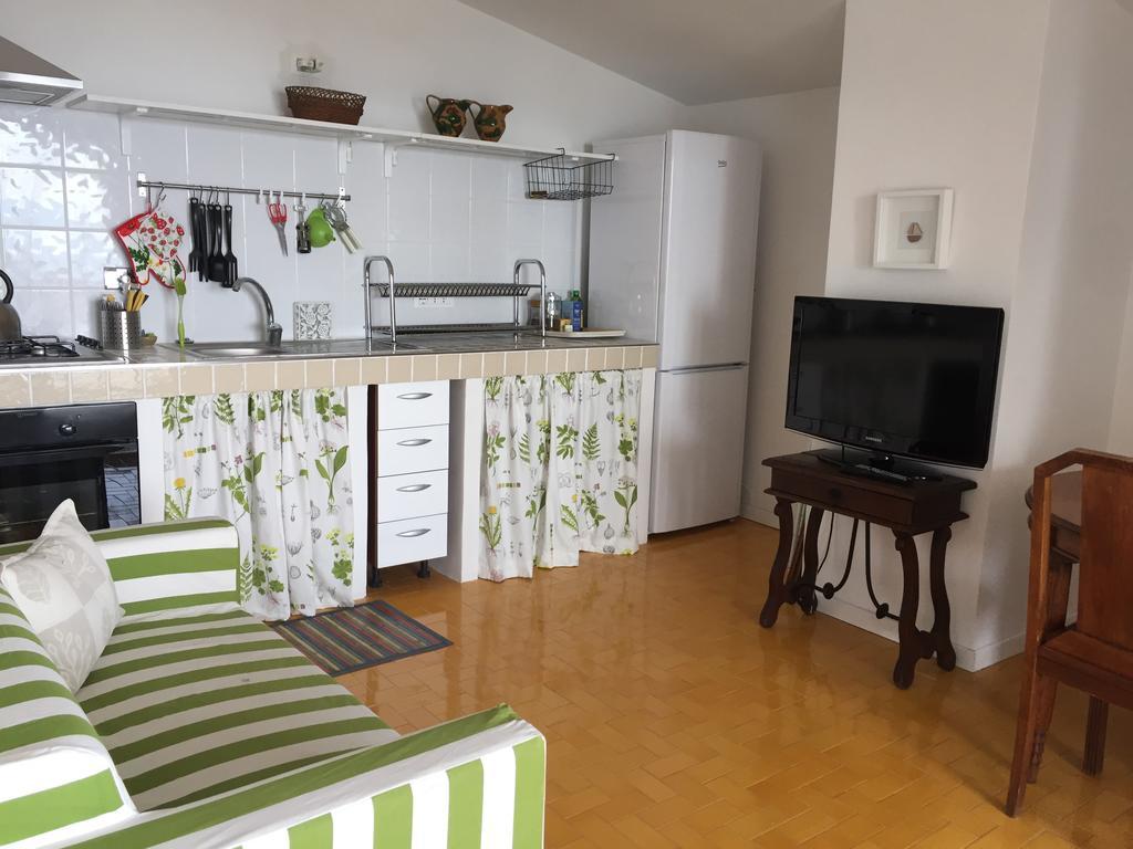 Verde Blu Lakefront Boutique Holiday Apartments Тревиньяно-Романо Экстерьер фото