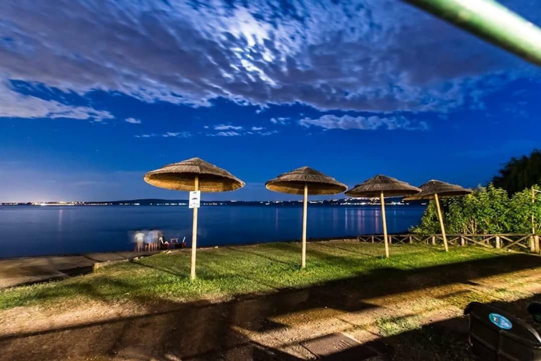 Verde Blu Lakefront Boutique Holiday Apartments Тревиньяно-Романо Экстерьер фото