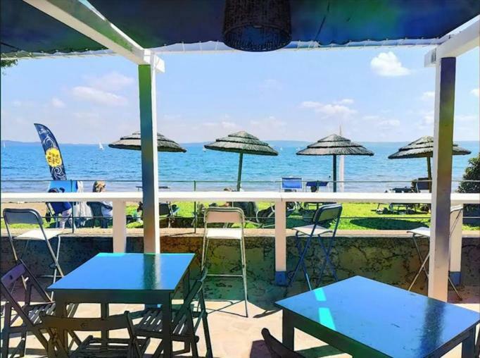 Verde Blu Lakefront Boutique Holiday Apartments Тревиньяно-Романо Экстерьер фото